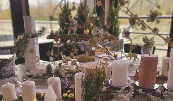 Schwimmender Weihnachtsmarkt